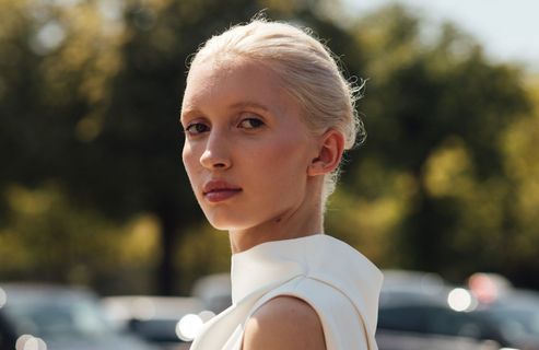 Mi-sérum mi-bronzer : ces gouttes bronzantes infusées de soin subliment la peau dès la 1ère application