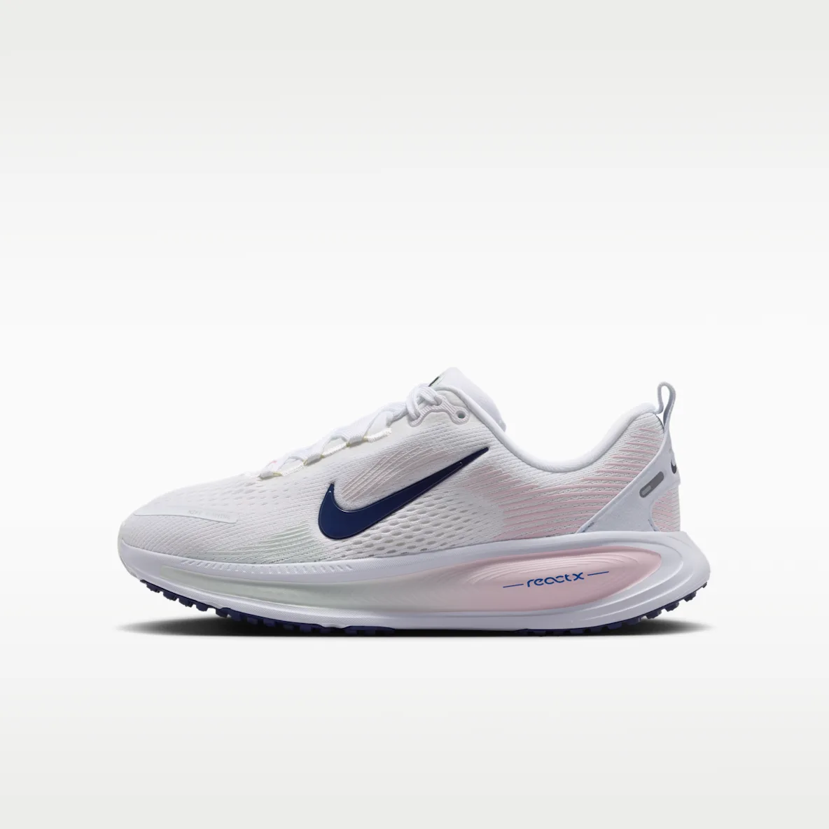 Nike Vomero 18 Tenis de correr en pavimento para niños grandes