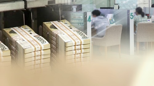 9월부터 DC&middot;IRP 계좌로 개인투자용 국채를 살 수 있어, 세액공제와 저율 연금소득세를 활용하면 일반 계좌보다 세 부담을 절반 이상 줄일 수 있게 된다. [사진 = 연합뉴스]