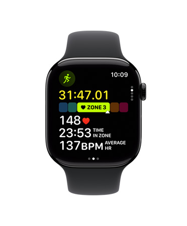 Apple Watch Series 11,拋光亮黑色鋁金屬錶殼,開啟了户外跑步體能訓練,心率處於心率區間 3,右側外觀:數碼錶冠,配搭黑色運動錶帶